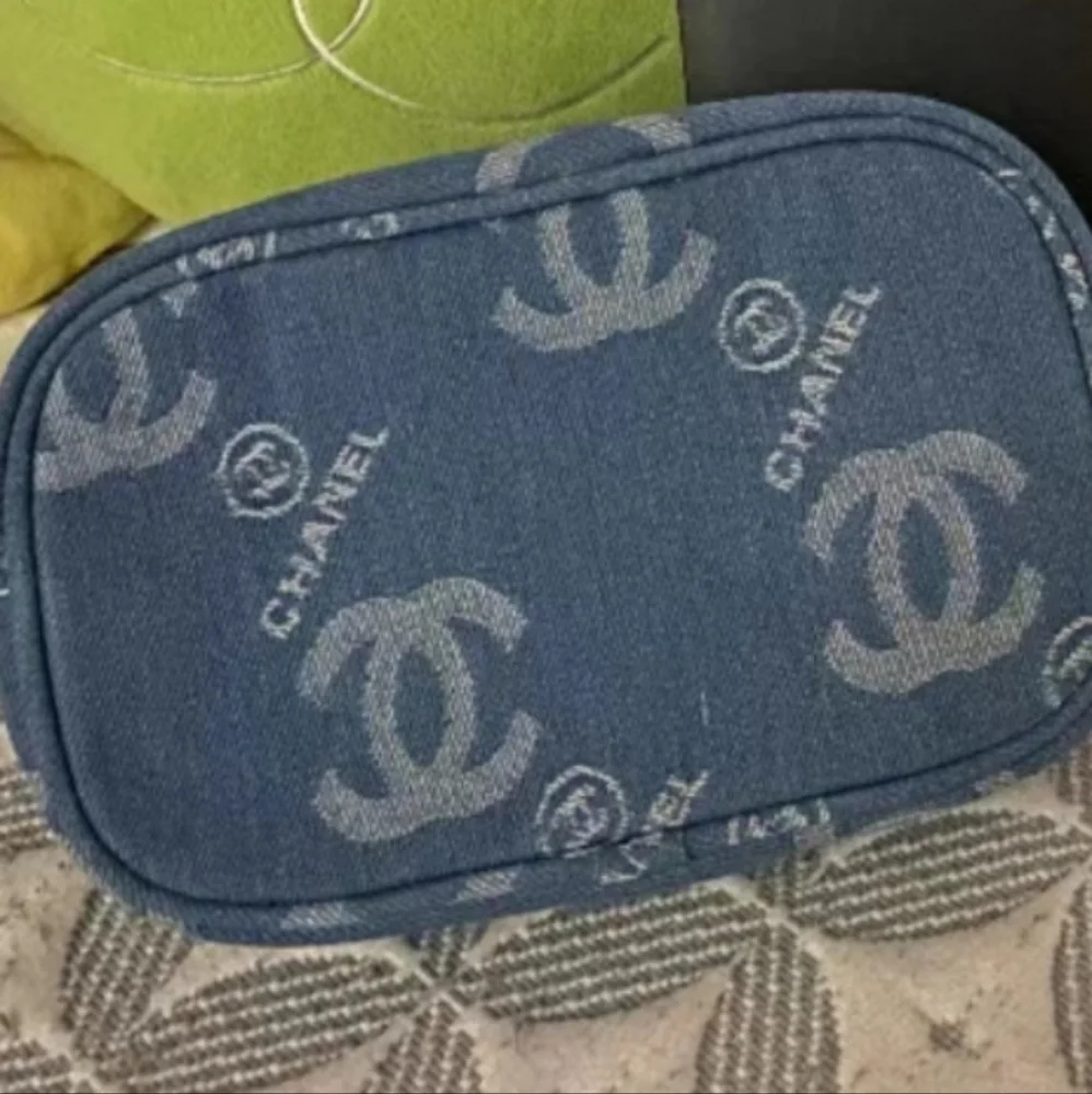 COPY - Chanel Denim Jeans cosmetic bag - Picture 9 of 9
